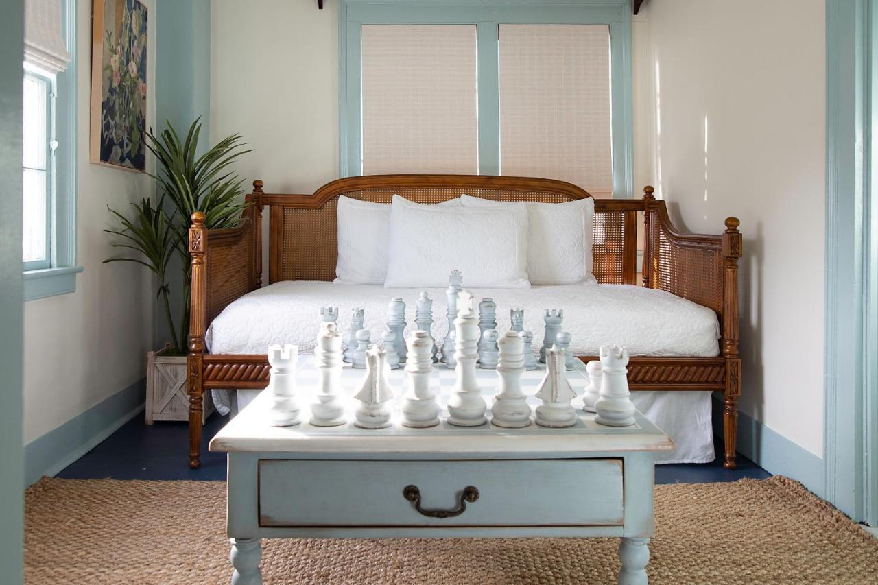 James Pharmacy Bed And Breakfast Old Saybrook Exterior photo